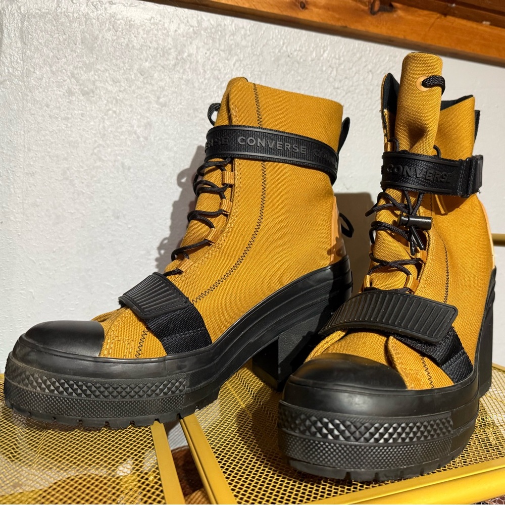 RARE converse GR82 combat boots size 8 LIKE NEW camel/black